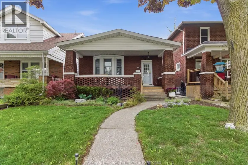 Detached at 1220 GLADSTONE, Windsor