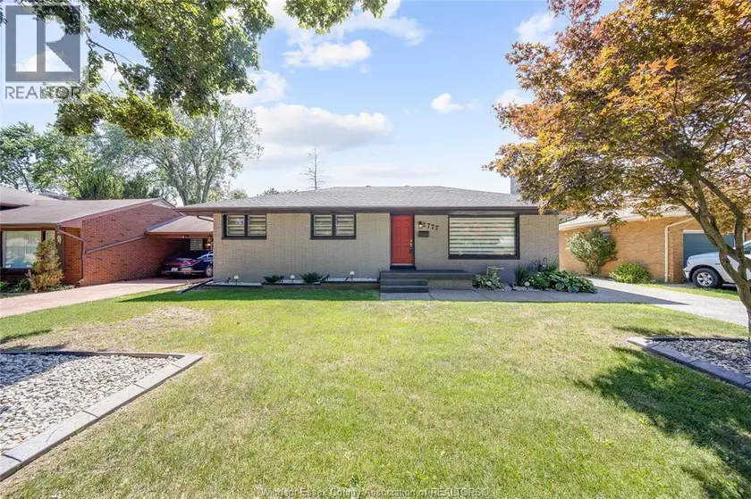 Detached at 2777 ROCKWELL BOULEVARD, Windsor