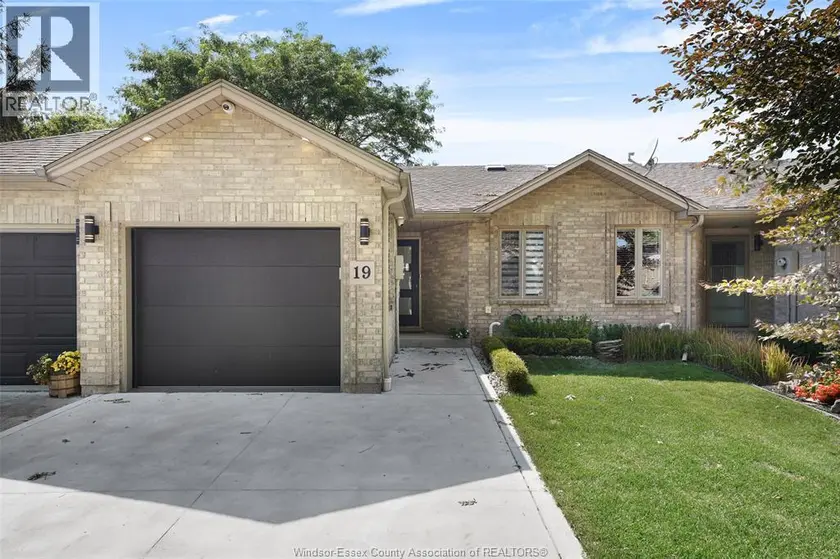 Townhouse at 19 MALIBU DRIVE, Leamington