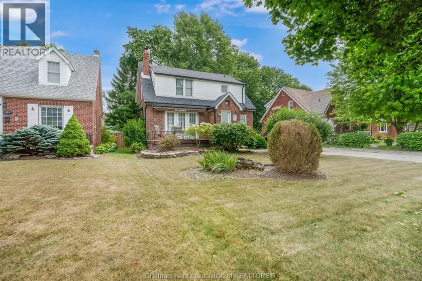 Detached at 561 QUEEN STREET, Chatham