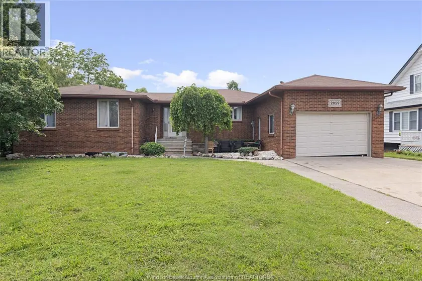 Detached at 2059 LESPERANCE, Tecumseh