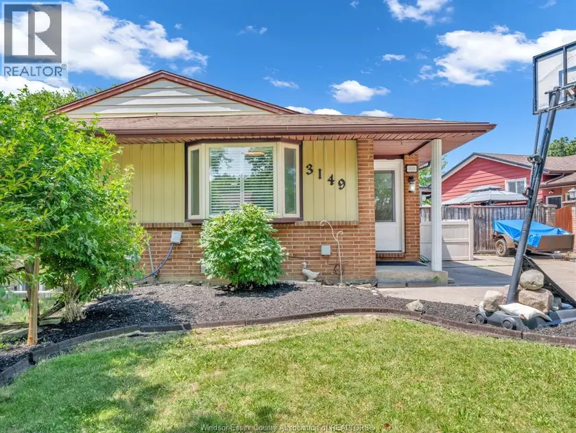 Apartment at 3149 ELMWOOD CRESCENT, Windsor