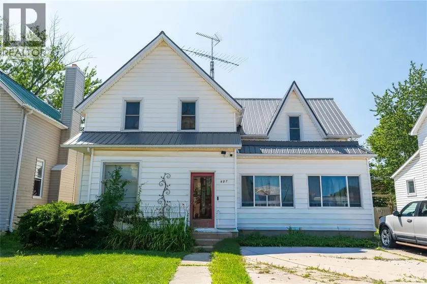 Detached at 407 QUEEN STREET, Petrolia