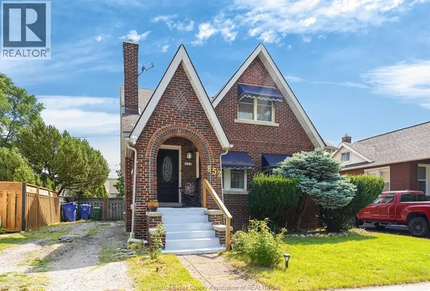 Detached at 852 REEDMERE, Windsor