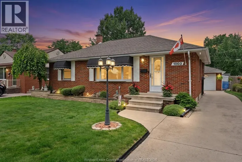 Detached at 1003 Isabelle PLACE, Windsor