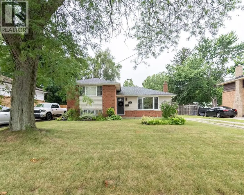 Detached at 1049 INDIAN ROAD North, Sarnia