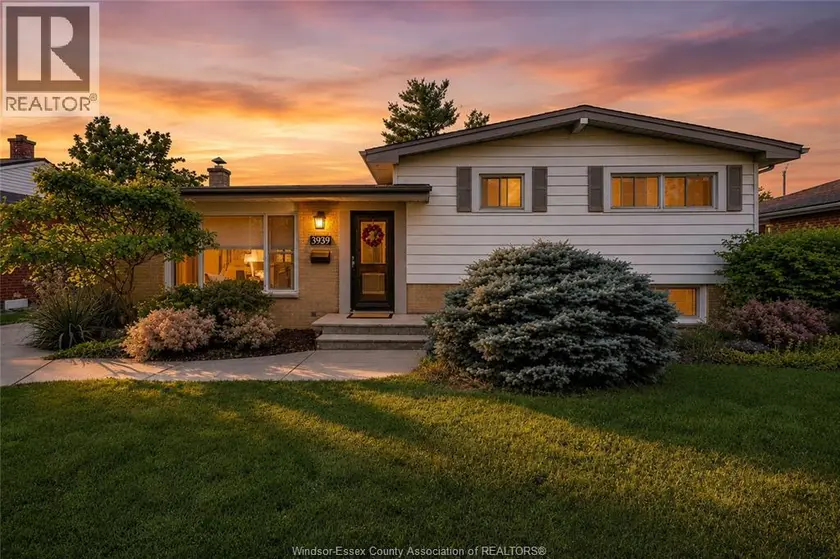 Detached at 3939 LONGFELLOW, Windsor