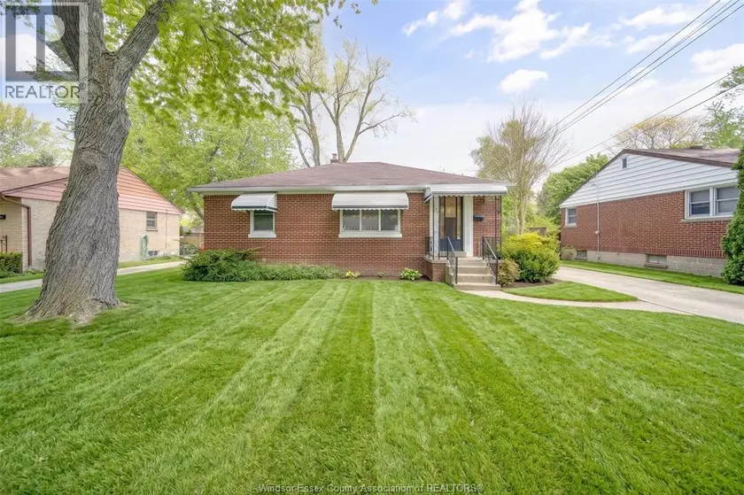 Detached at 3264 DOMINION BOULEVARD, Windsor