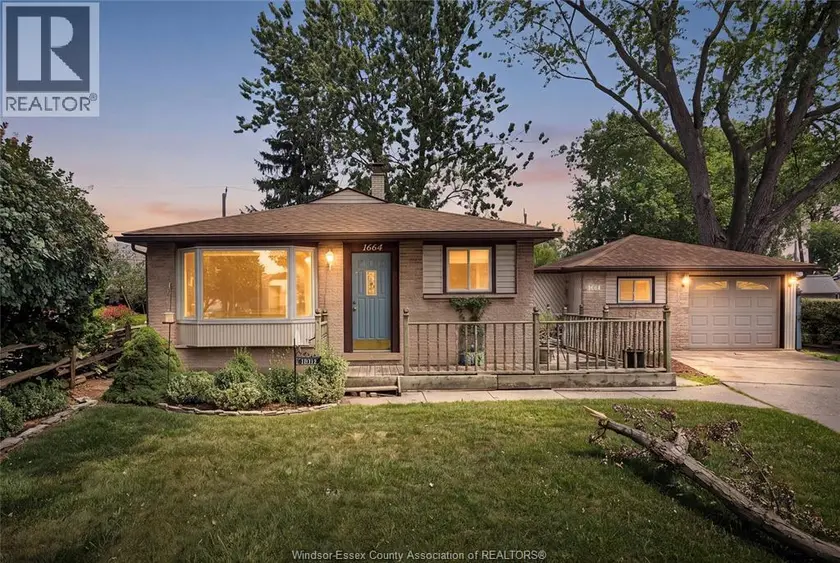 Detached at 1664 GREENVIEW CRESCENT, Windsor