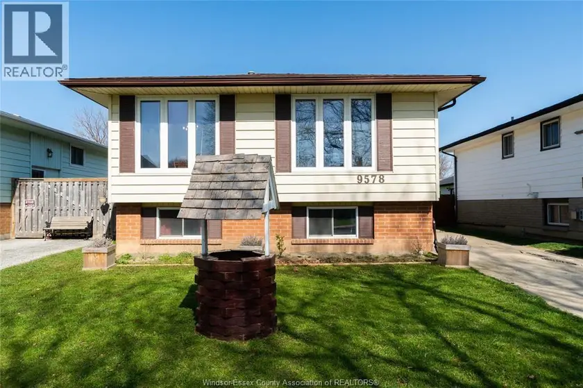 Detached at 9578 AVERY Unit# MAIN, Windsor