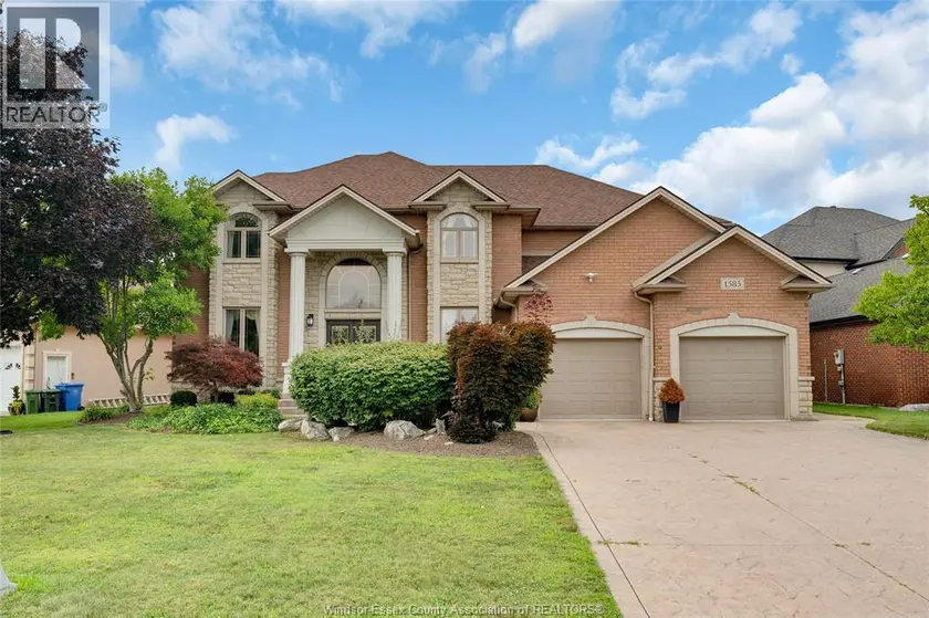 Detached at 1585 STONEYBROOK CRESCENT, Windsor