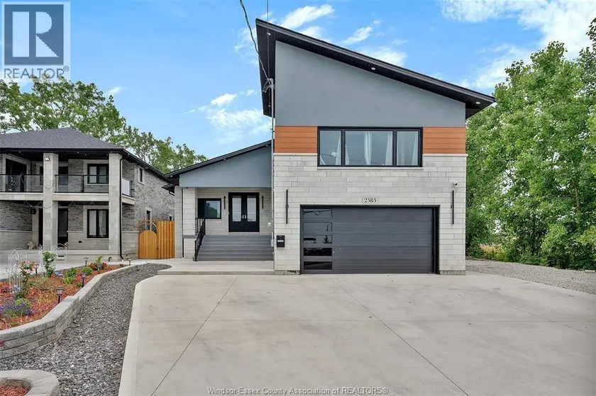 Detached at 2585 KENORA STREET, Windsor