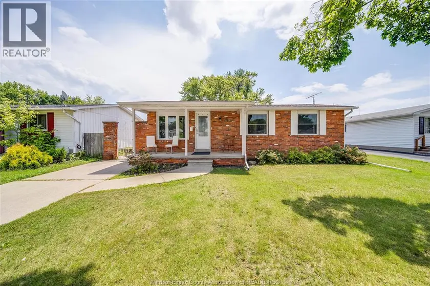 Detached at 10395 CALEDON COURT, Windsor