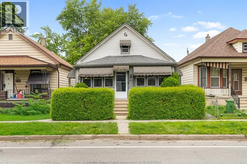 Detached at 942 Lincoln ROAD, Windsor
