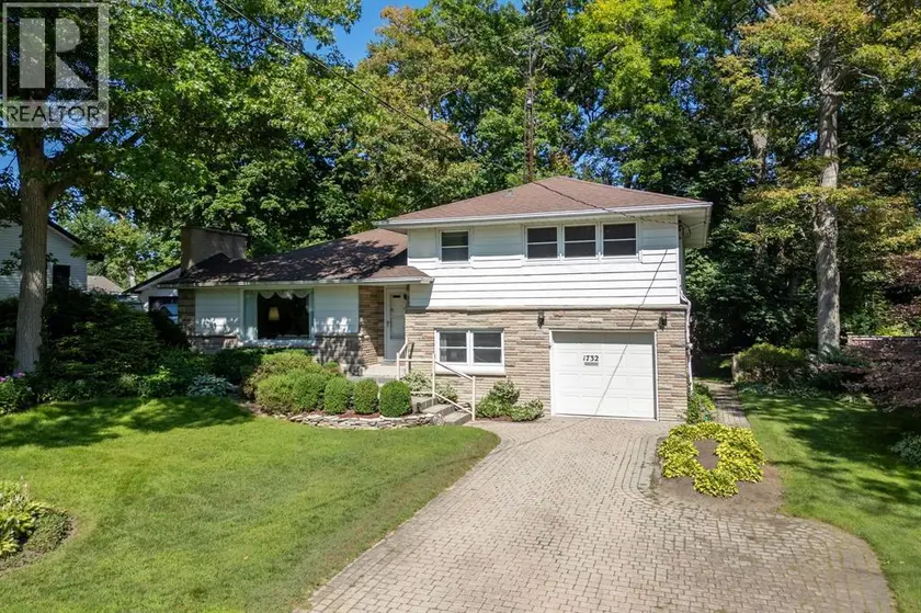 Detached at 1732 Rutherglen CLOSE, Sarnia