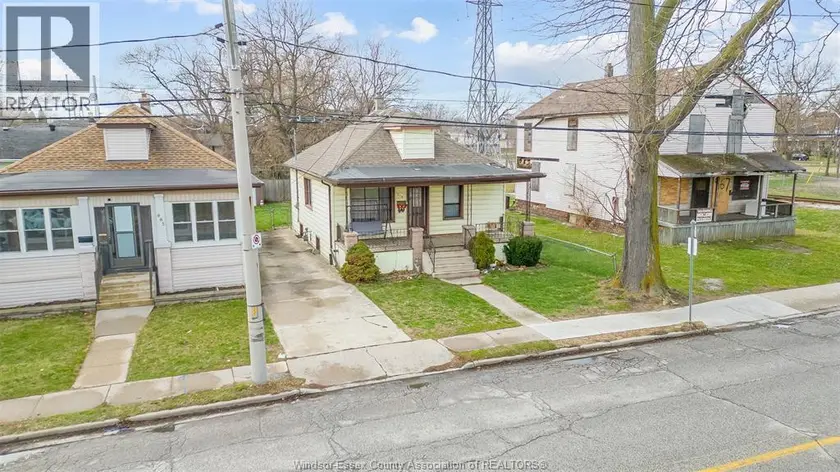 Detached at 879 FELIX AVENUE, Windsor