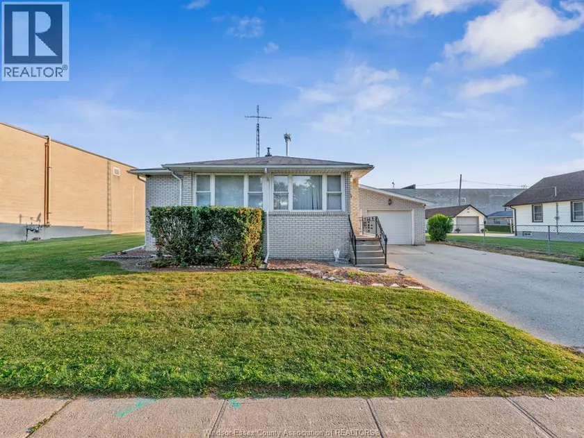 Detached at 43 Clark STREET West, Leamington