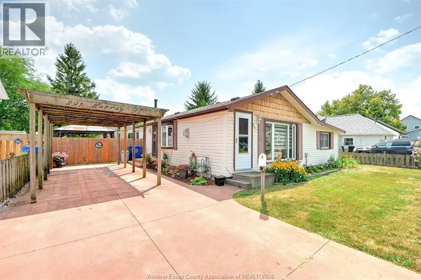 Detached at 291 MURRAY, Amherstburg