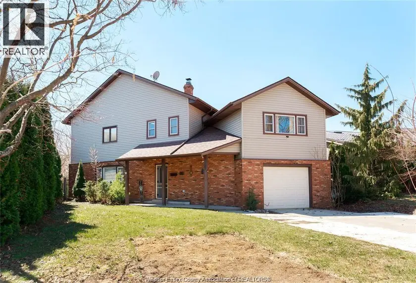 Detached at 22 UNIVERSITY DRIVE, Chatham