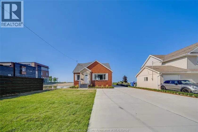 Detached at 13902 RIVERSIDE DRIVE, Tecumseh