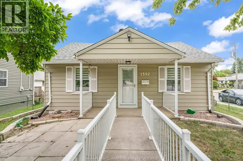 Detached at 1592 Prince ROAD, Windsor