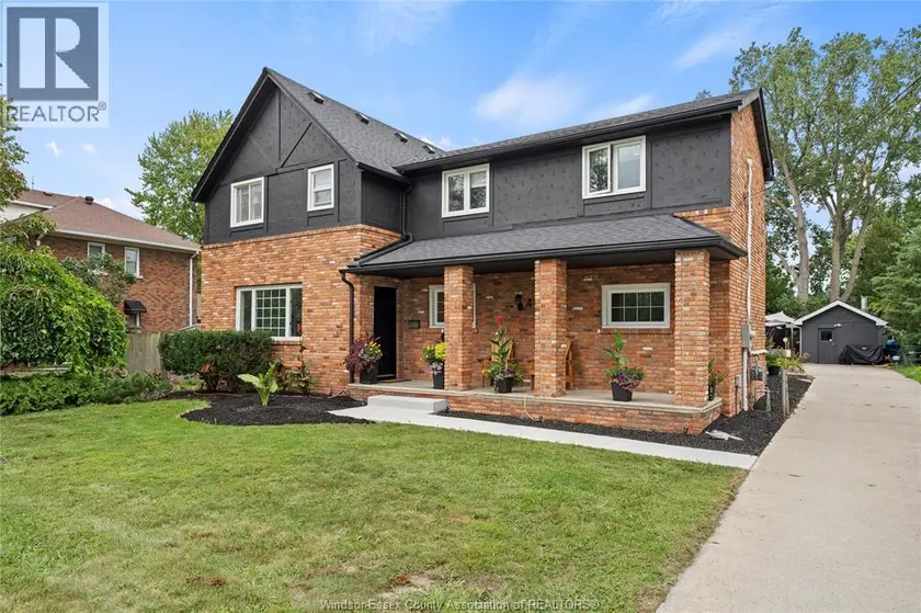 Detached at 4580 Howard AVENUE, Windsor