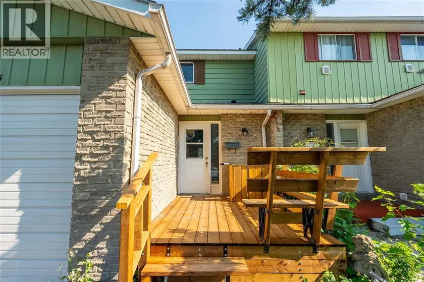 Townhouse at 405 Cardiff PLACE, Sarnia