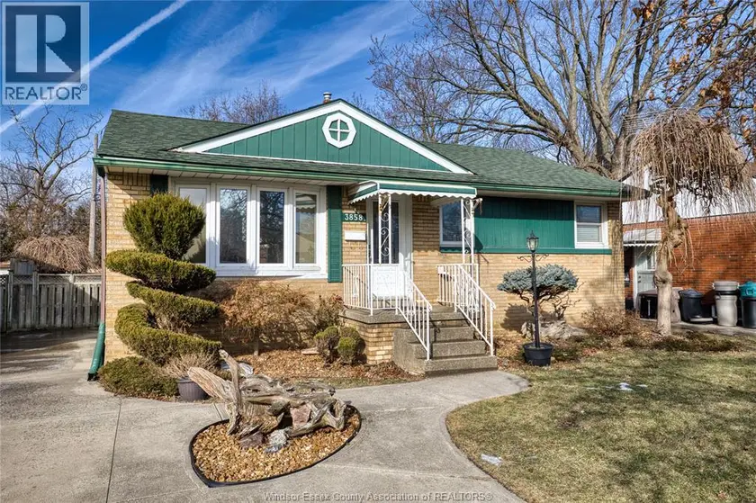 Detached at 3858 HILLCREST BOULEVARD, Windsor