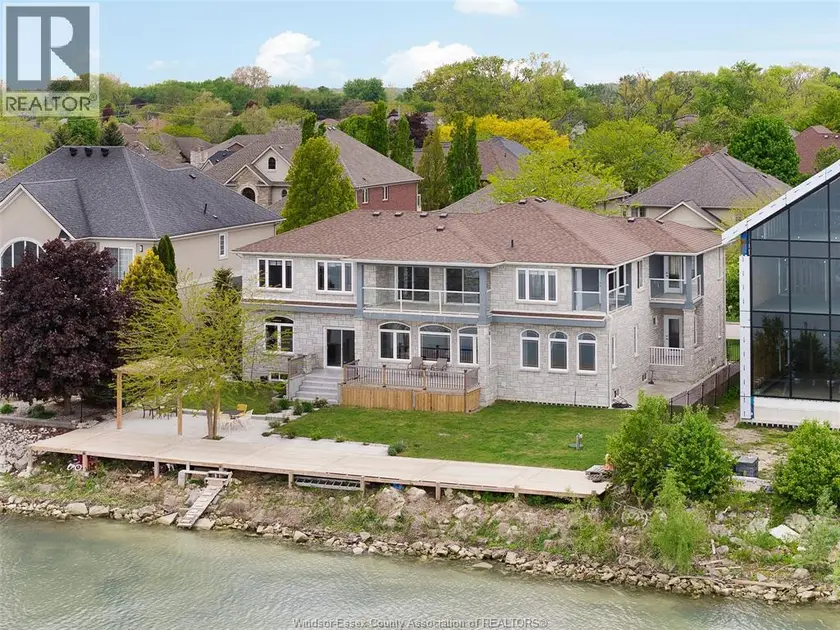 Detached at 300 SHOREVIEW CIRCLE, Windsor