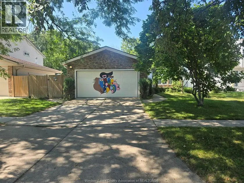Detached at 9500 RIDGE ROAD, Windsor