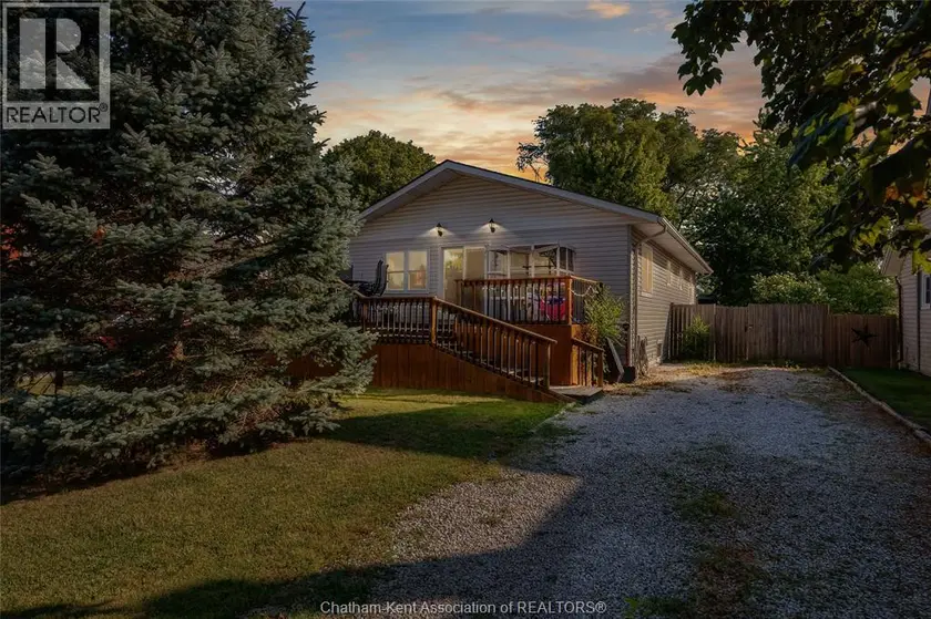 Detached at 104 Erie STREET South, Merlin