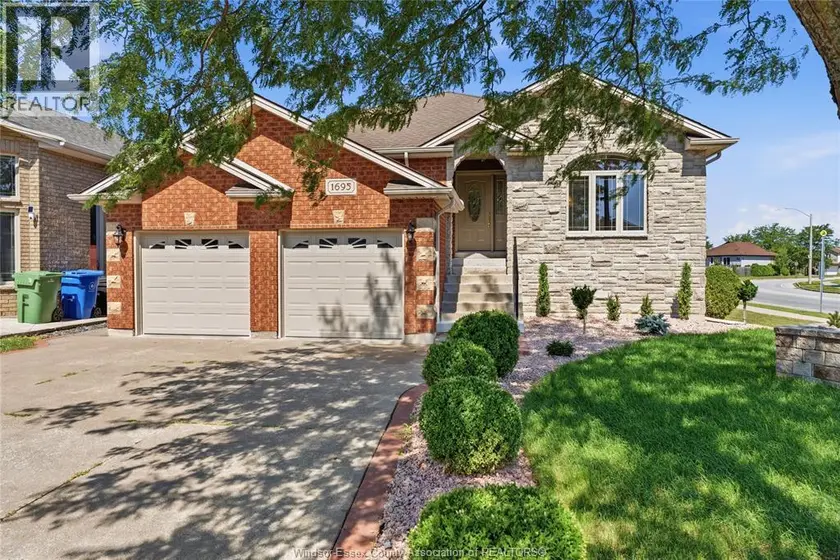 Detached at 1695 MERIDIAN STREET, Windsor