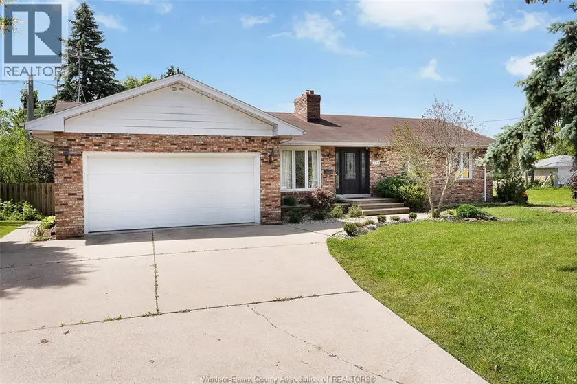 Detached at 255 FORT STREET, Amherstburg