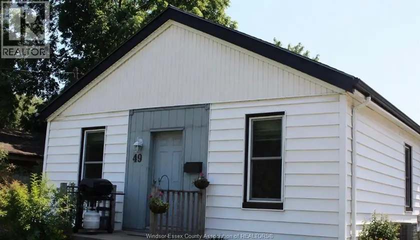 Detached at 49 KENNEDY, Brantford