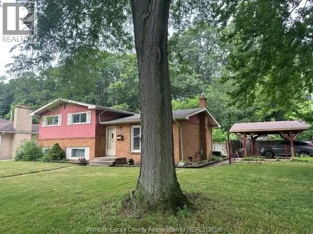 Detached at 3505 ASKIN, Windsor