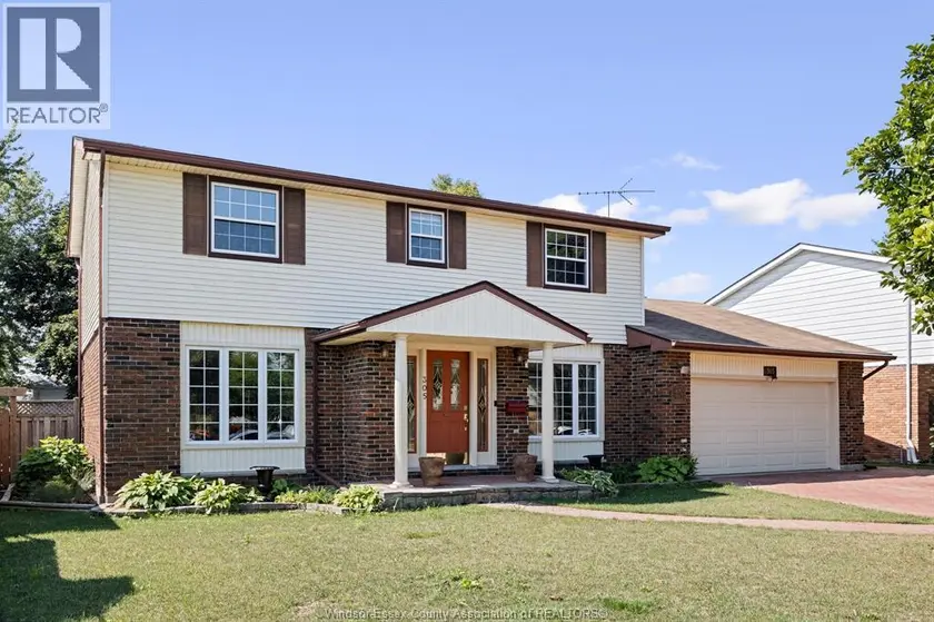 Detached at 305 MCCURDY, Amherstburg