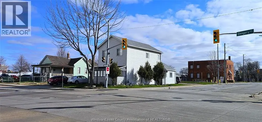 Detached at 194 GLENGARRY AVENUE, Windsor