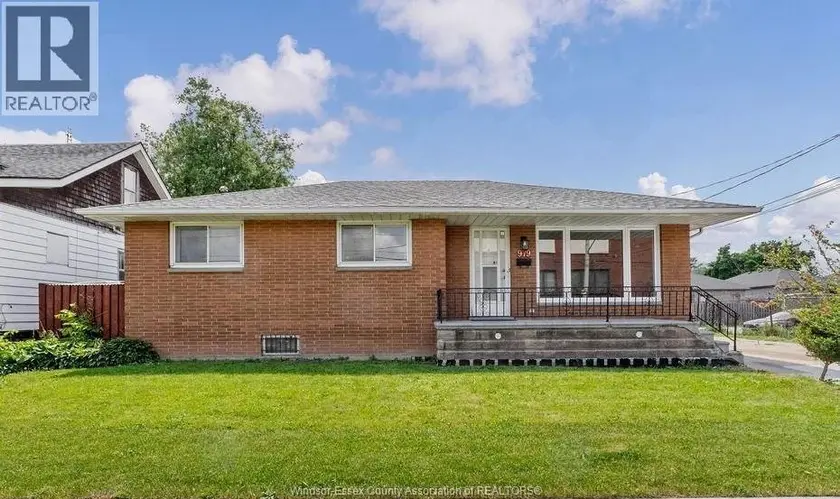 Detached at 979 ARTHUR ROAD Unit# MAIN, Windsor