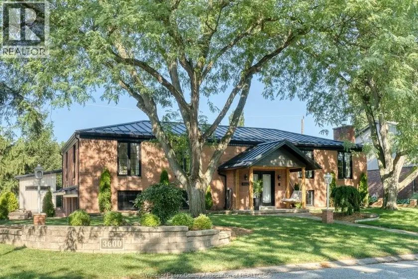 Detached at 3600 HUNTINGTON AVENUE, Windsor