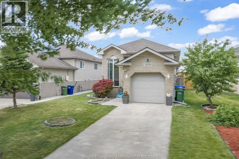 Detached at 1039 SILVERDALE, Windsor