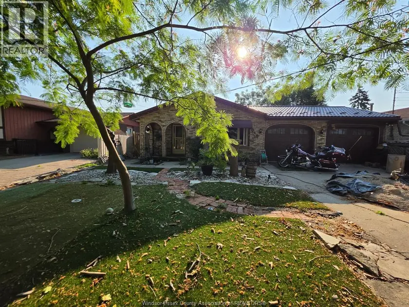 Detached at 1058 RIVERDALE, Windsor