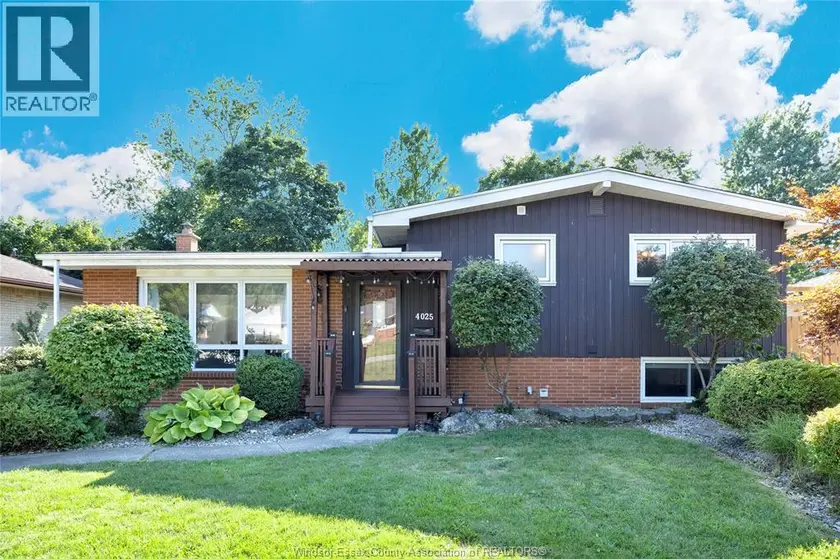 Detached at 4025 MOUNT ROYAL, Windsor