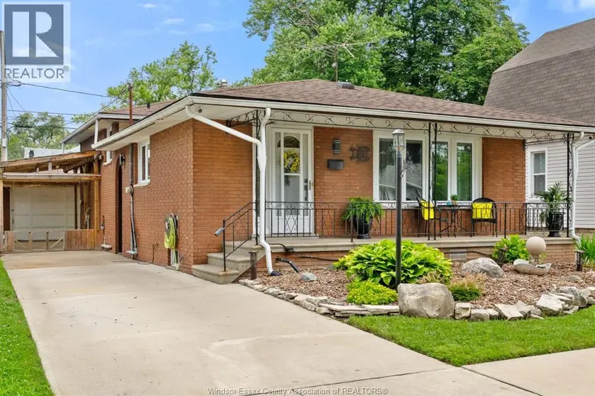 Detached at 1491 ELLROSE AVENUE, Windsor
