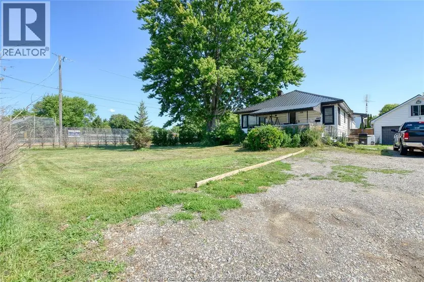 Detached at 487 ST CLAIR STREET, Chatham