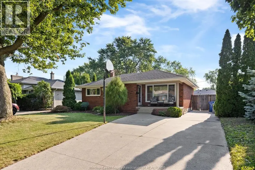Detached at 462 DORMAR DRIVE, Windsor