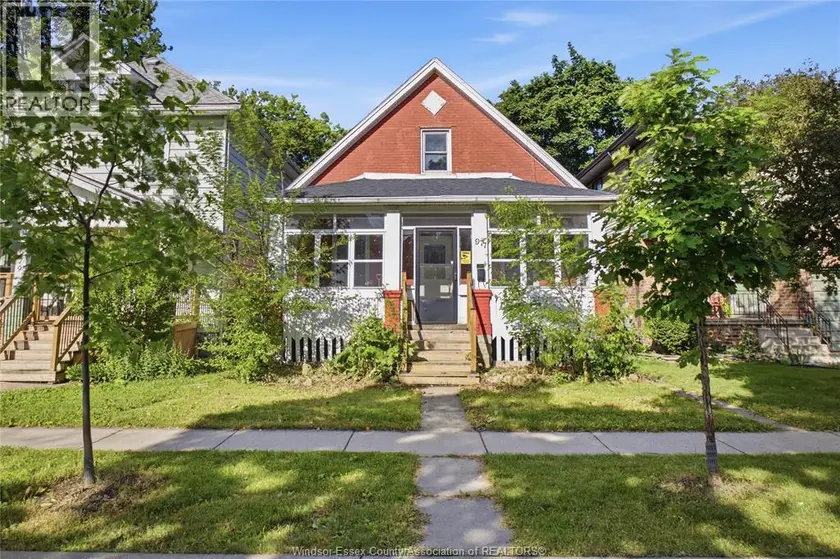 Detached at 977 GLADSTONE, Windsor