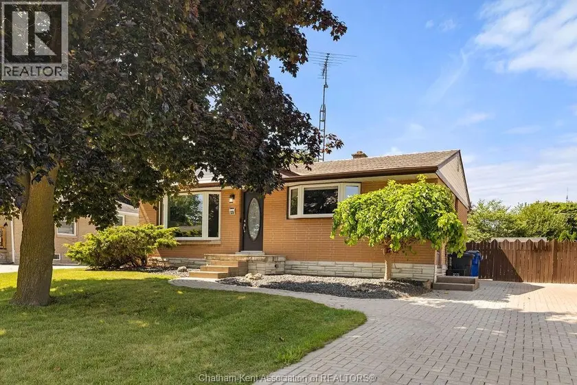 Detached at 23 Queensway DRIVE, Chatham