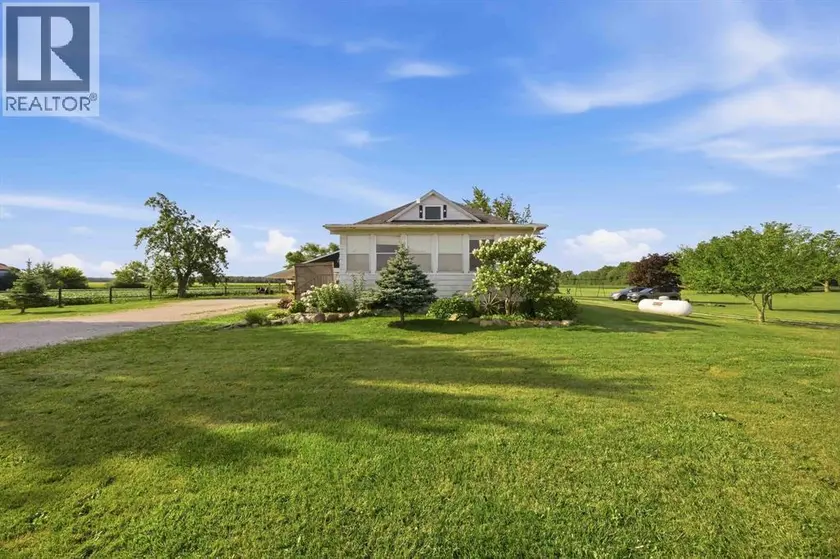 Detached at 1061 Oil Springs LINE, St Clair