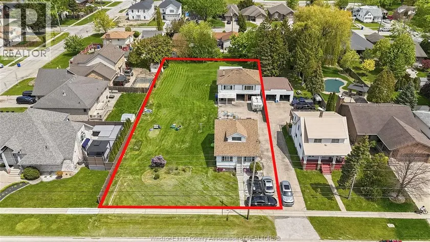Detached at 222-224 LESPERANCE, Tecumseh