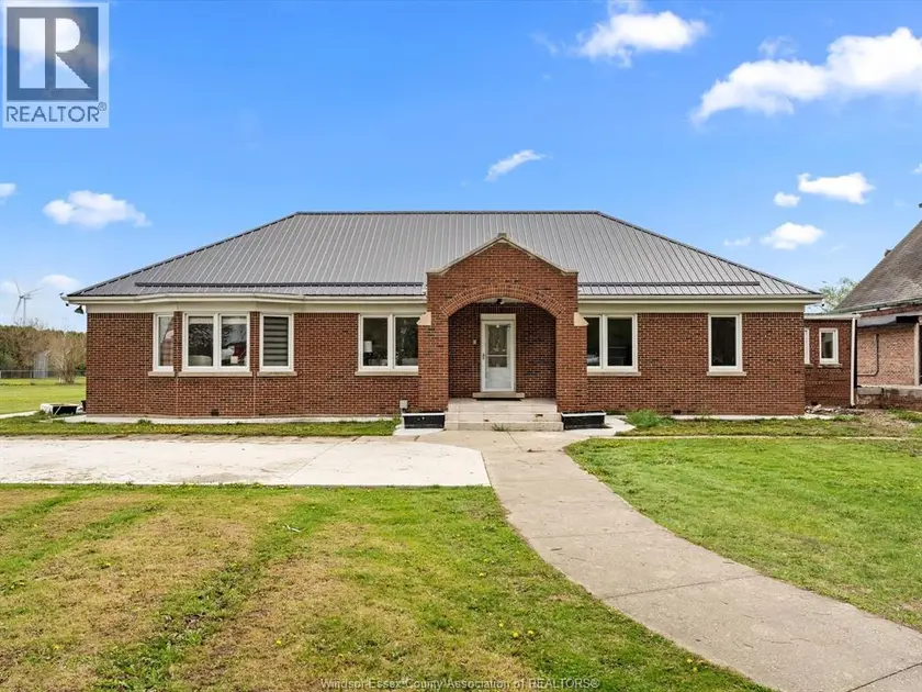Detached at 25667 Winterline ROAD, Grande Pointe